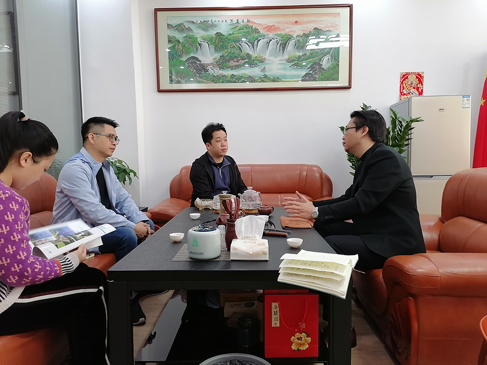 熱烈歡迎龍華街道工(gōng)商聯(商會(huì)) 會(huì)長(cháng)一(yī)行來我司莅臨指導(圖3) 1-2012231G331328.jpg