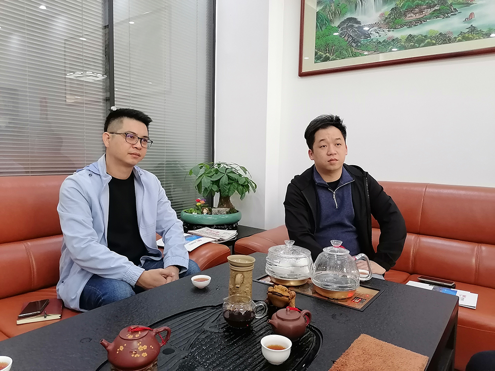 熱烈歡迎龍華街道工(gōng)商聯(商會(huì)) 會(huì)長(cháng)一(yī)行來我司莅臨指導(圖5) 1-2012231G53SE.jpg